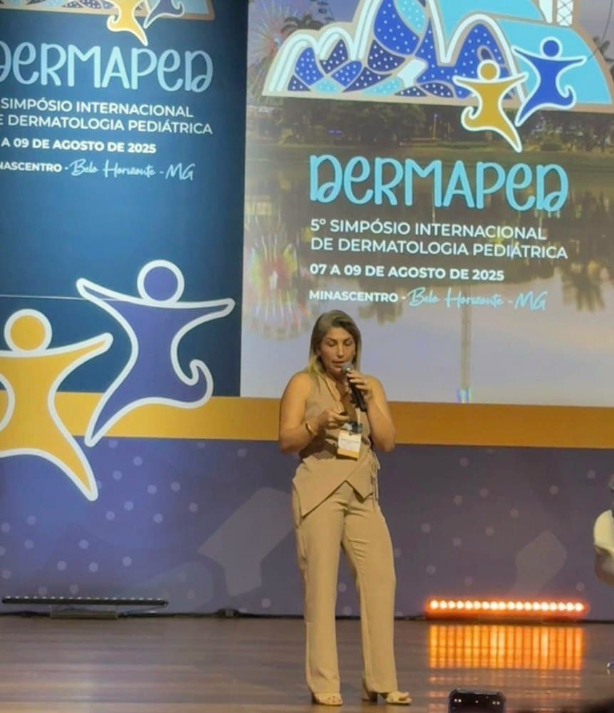 Dra. Karimy Mehanna palestrando no 5º DERMAPED, Simpósio Internacional de Dermatologia Pediátrica, em Belo Horizonte